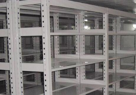 小型倉庫使用什么樣的貨架呢？